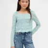 Blusa infantil con cuello cuadrado y fruncido
