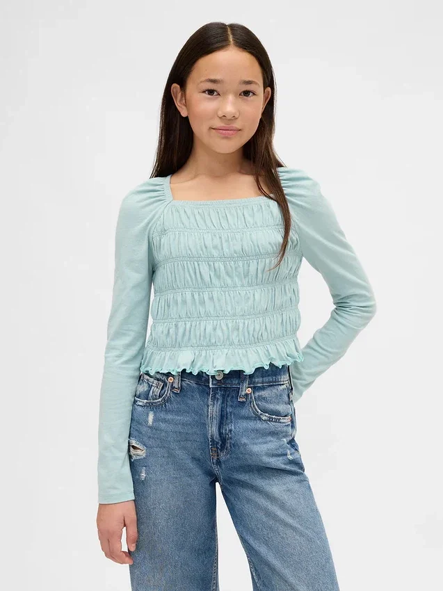 Blusa infantil con cuello cuadrado y fruncido