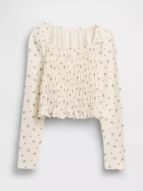 Blusa infantil con cuello cuadrado y fruncido