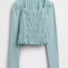 Blusa infantil con cuello cuadrado y fruncido