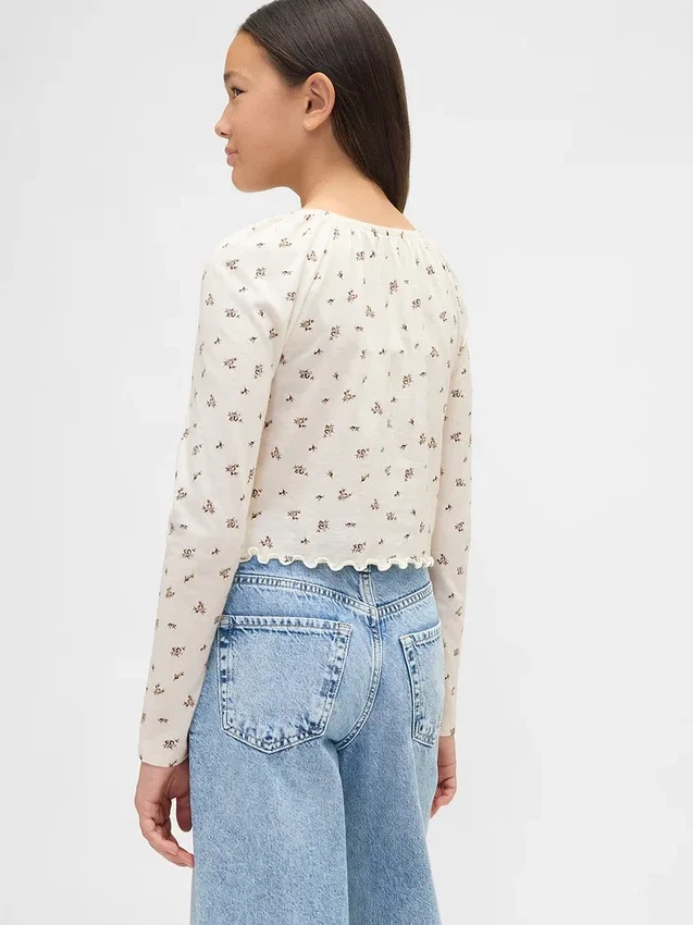 Blusa infantil con cuello cuadrado y fruncido