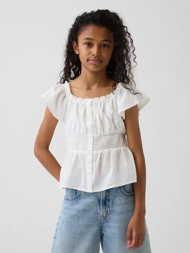 Blusa infantil con mangas con volantes y botones al frente