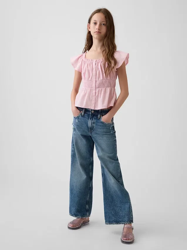 Blusa infantil con mangas con volantes y botones al frente