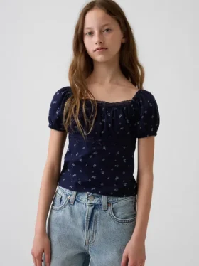 Blusa infantil de mangas abullonadas con ribete de encaje