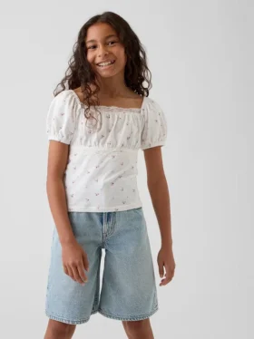 Blusa infantil de mangas abullonadas con ribete de encaje