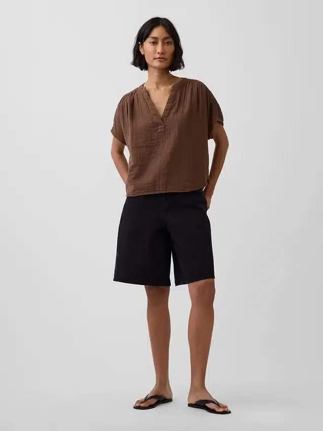 Blusa oversize de gasa de algodón con cuello abierto