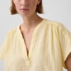 Blusa oversize de gasa de algodón con cuello abierto