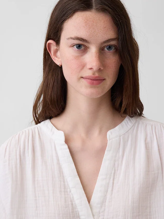 Blusa oversize de gasa de algodón con cuello abierto