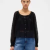 Blusa transparente con botones al frente