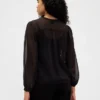 Blusa transparente con inserciones de encaje reciclado y cuello con lazo