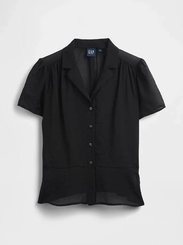 Blusa transparente con peplum y botones en el frente