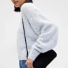 Bolso tipo barril de gamuza vegana