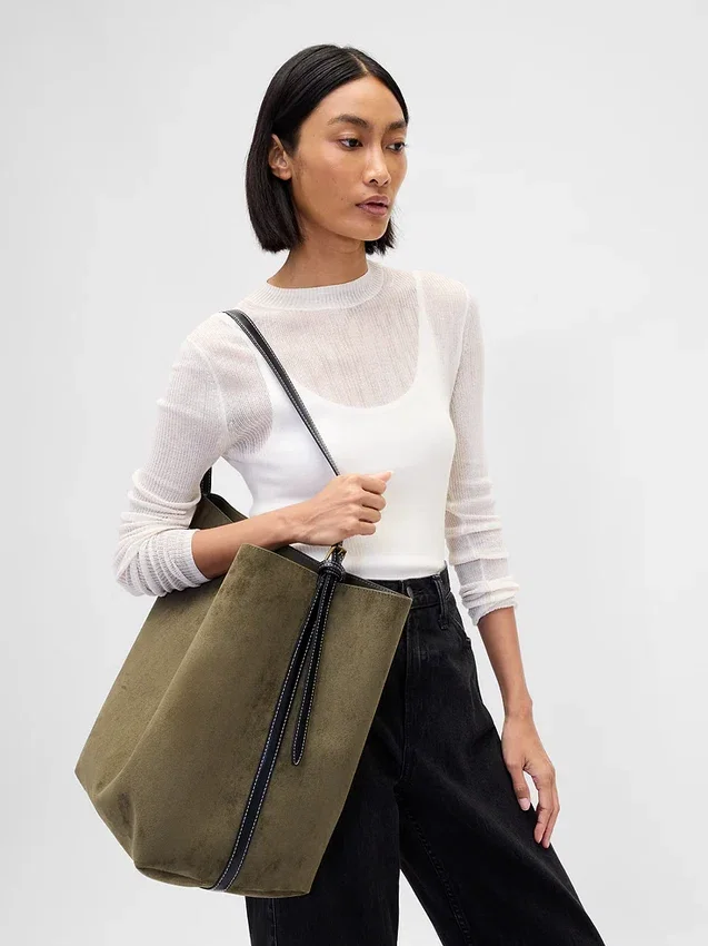 Bolso tipo cubo de gamuza vegana
