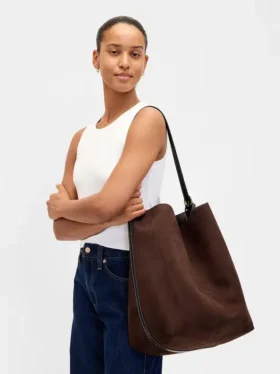 Bolso tipo cubo de gamuza vegana