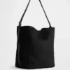 Bolso tipo cubo de gamuza vegana