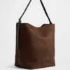 Bolso tipo cubo de gamuza vegana