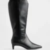 Botas altas hasta la rodilla con tacón bajo y punta afilada