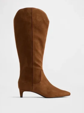 Botas altas hasta la rodilla con tacón bajo y punta afilada