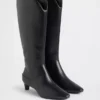 Botas altas hasta la rodilla con tacón bajo y punta afilada