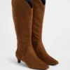 Botas altas hasta la rodilla con tacón bajo y punta afilada