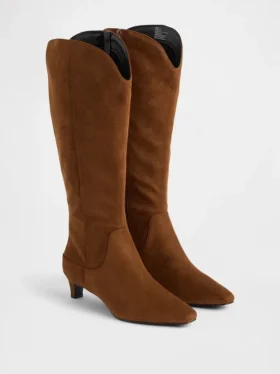 Botas altas hasta la rodilla con tacón bajo y punta afilada