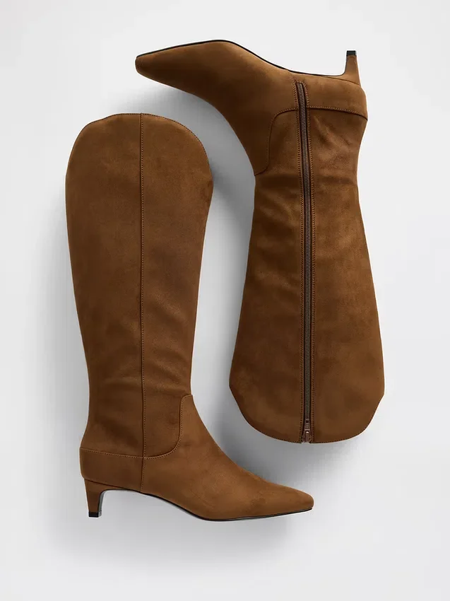 Botas altas hasta la rodilla con tacón bajo y punta afilada