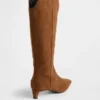 Botas altas hasta la rodilla con tacón bajo y punta afilada
