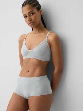 Bralette triangular sin costuras con tejido acanalado