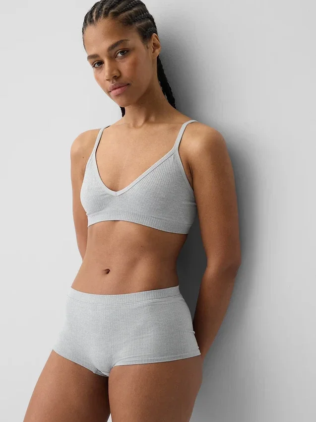 Bralette triangular sin costuras con tejido acanalado