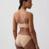 Bralette triangular sin costuras con tejido acanalado