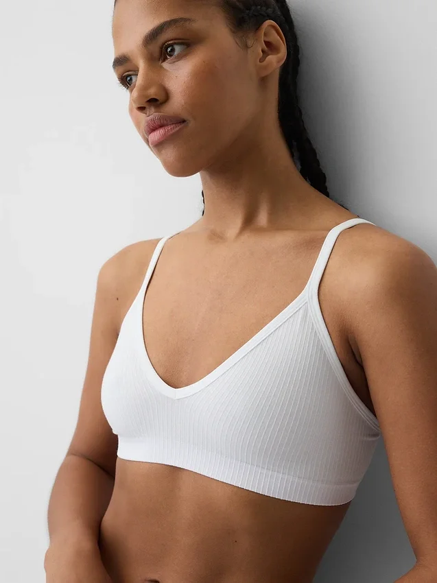 Bralette triangular sin costuras con tejido acanalado
