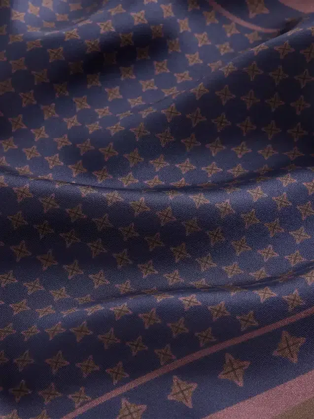 Bufanda triangular extragrande 100 % seda