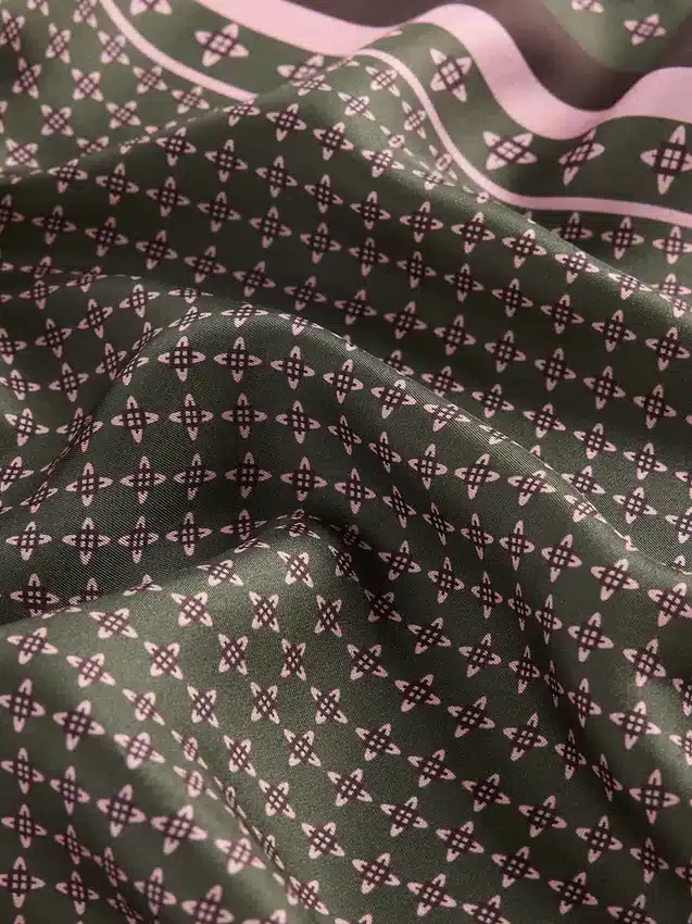 Bufanda triangular extragrande 100 % seda