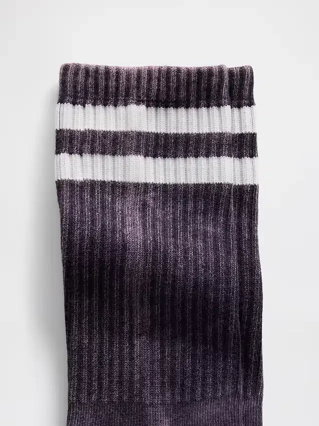 Calcetines cortos estilo universitario