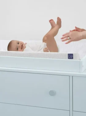 Cambiador contorneado babyGap con funda refrescante