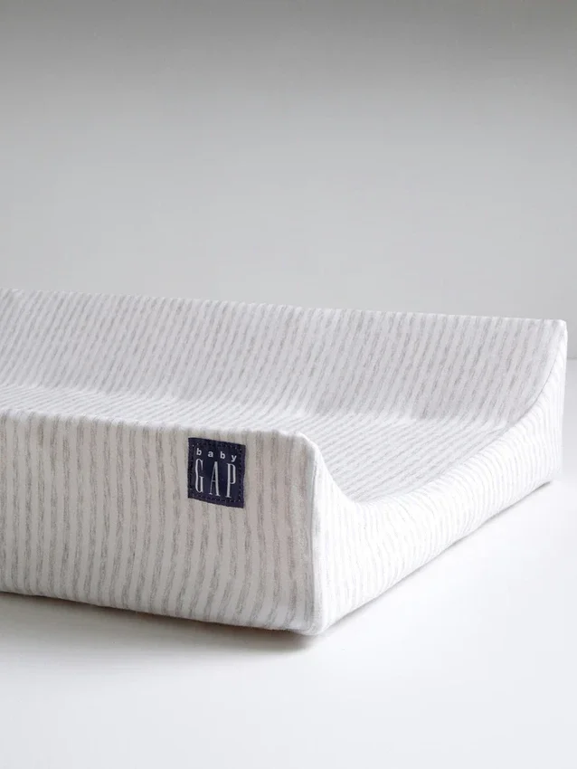 Cambiador contorneado babyGap con funda refrescante