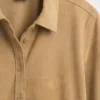 Camisa ajustada de gamuza vegana