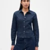 Camisa corta ajustada de mezclilla