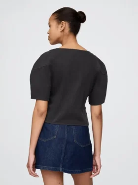 Camisa corta de mezclilla con mangas acampanadas