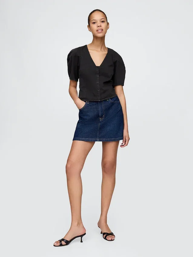 Camisa corta de mezclilla con mangas acampanadas