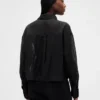 Camisa corta transparente con dobladillo recto