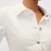 Camisa de mezclilla entallada