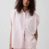 Camisa de mezclilla ultrasuave con hombros anchos GAP × Hfr, de la colección de Nicole Benefield