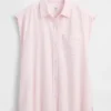 Camisa de mezclilla ultrasuave con hombros anchos GAP × Hfr, de la colección de Nicole Benefield