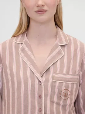 Camisa de pijama de franela a rayas holgada de GAP × Summer Fridays