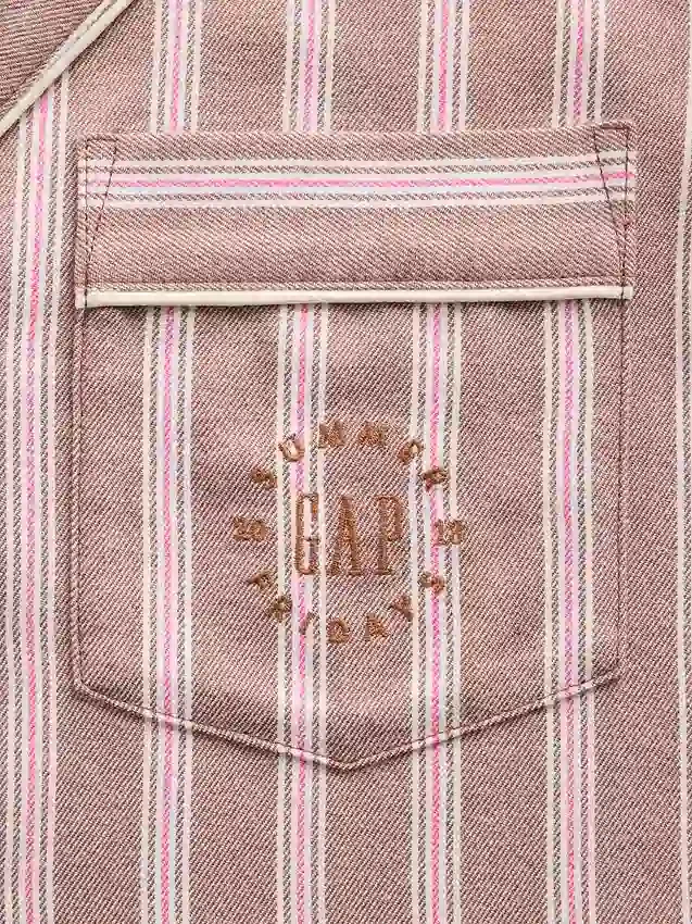 Camisa de pijama de franela a rayas holgada de GAP × Summer Fridays