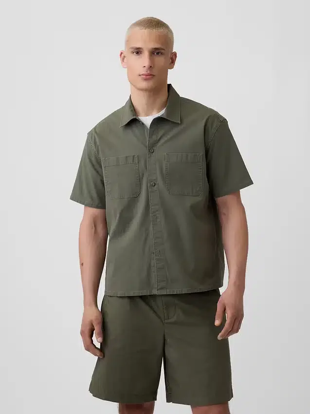 Camisa utilitaria de corte holgado y dobladillo recto