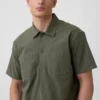 Camisa utilitaria de corte holgado y dobladillo recto