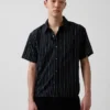 Camisas de corte holgado con dobladillo curvo y rayas de seersucker