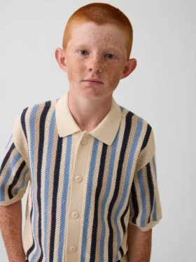 Camisas de jerséu infantil de rayas en crochet